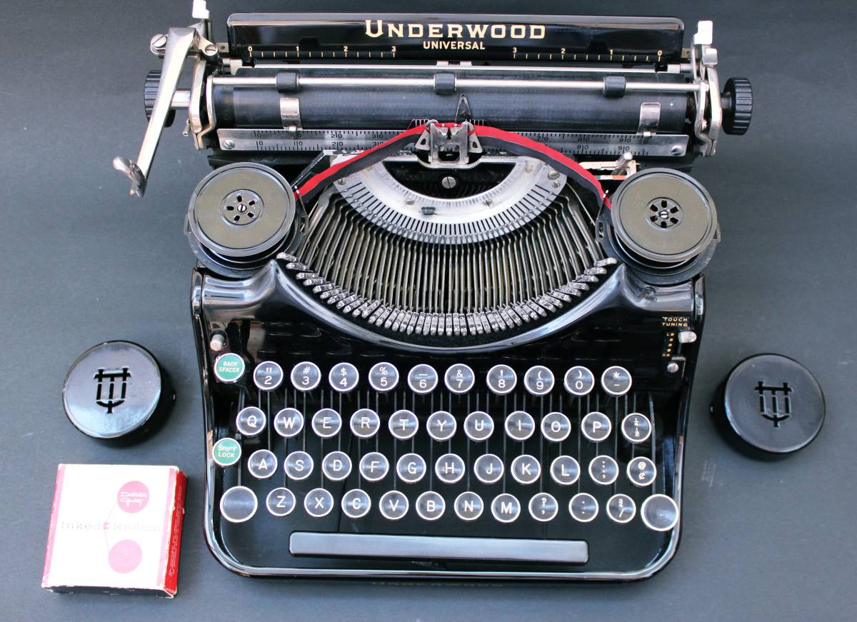 【美品】 UNDERWOOD UNIVERSAL PORTABLE 【新品リボン付】 アンダーウッド タイプライター アンティーク  ヴァイオレット・エヴァーガーデン