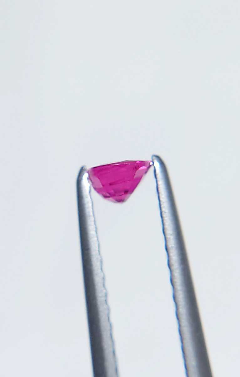 ルビー　0.39ct ルース　微細なカケ（LA-5769）