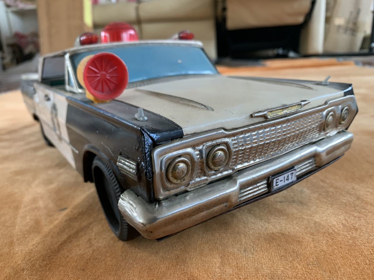 1963シボレーインパラブリキ当時物。ピックサイズ tin toys