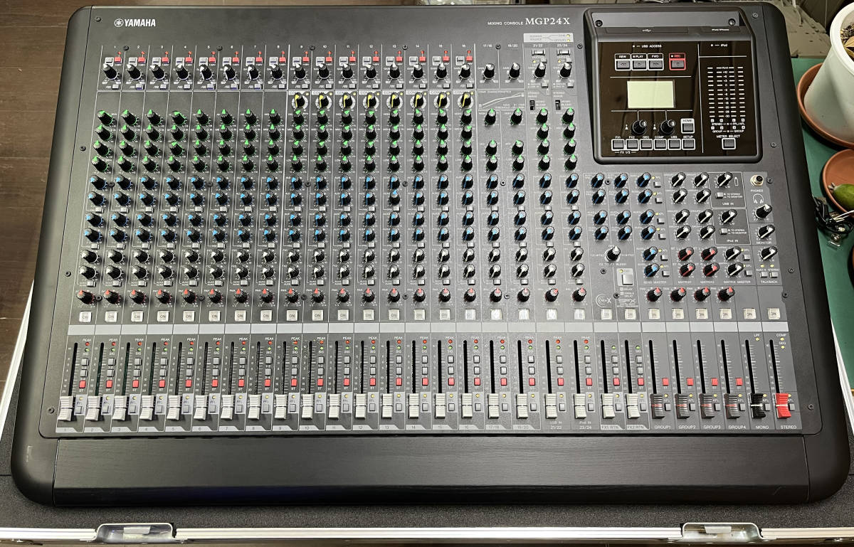☆YAMAHA アナログミキサー MGP24X ハードケース付き 美品☆ ☆YAMAHA アナログミキサー MGP24X ハードケース付き 美品☆