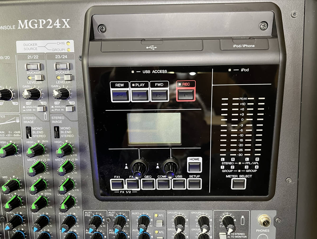 ☆YAMAHA アナログミキサー MGP24X ハードケース付き 美品☆ ☆YAMAHA アナログミキサー MGP24X ハードケース付き 美品☆