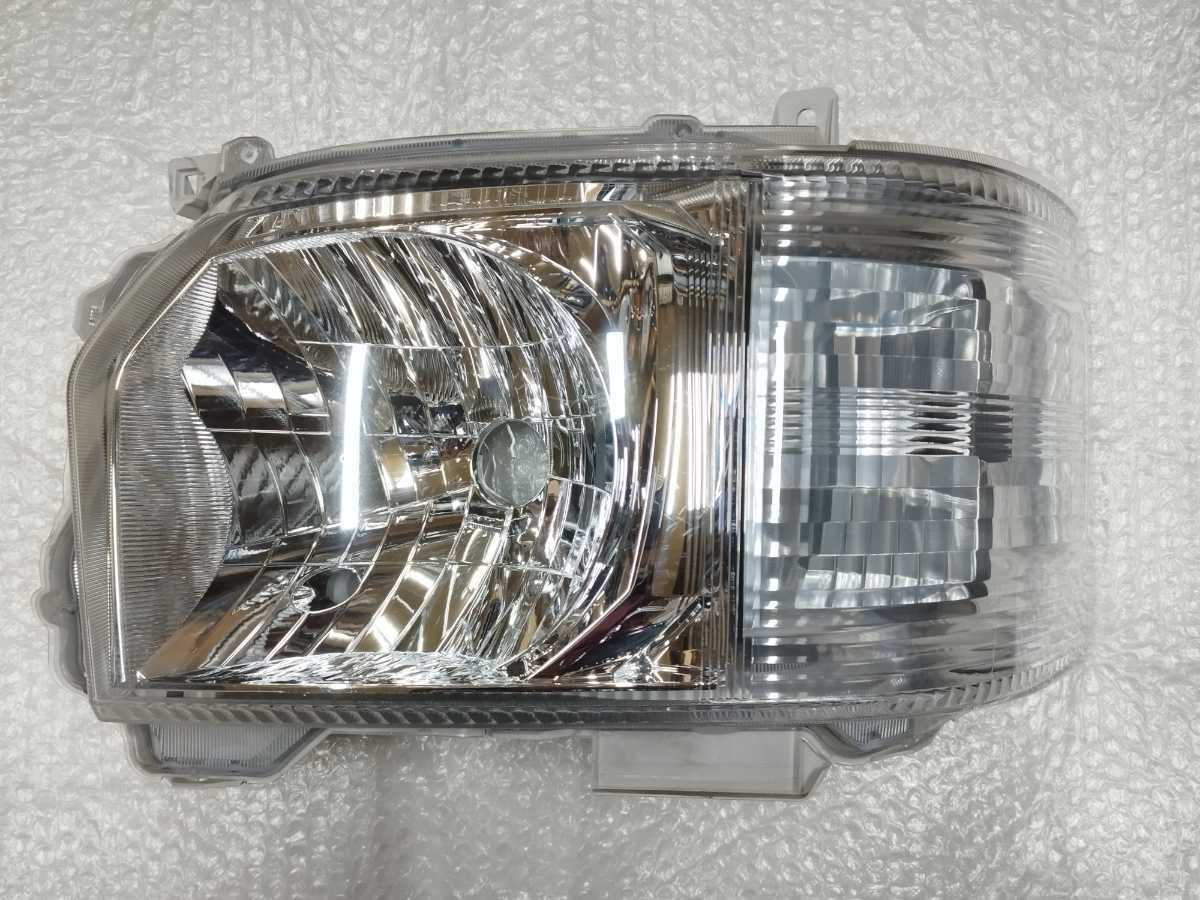 綺麗 TOYOTA ハイエース レジアスエース 200系 後期 4 5 6型 左ヘッドライト ハロゲン KOITO 26-131 71 状態画像確認 破損欠損なしの画像1