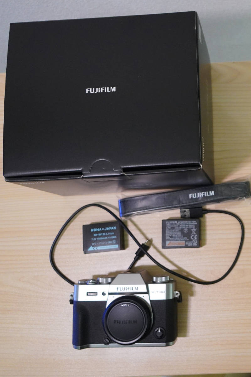 ラスト出品　FUJIFILM X-T30 II ボディ　ハンドクリップ追加　保証期間２０２３年３月２２日まで　保証書あり