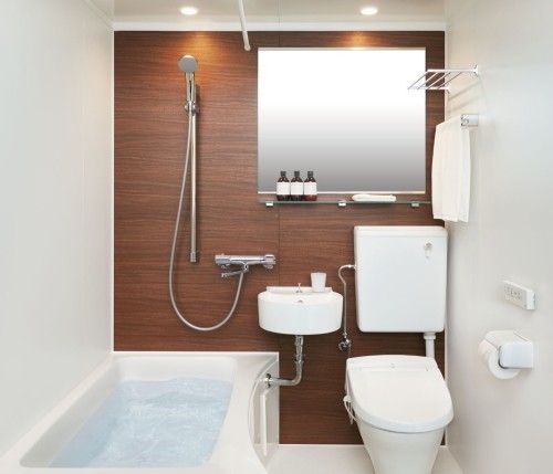 ログハウス等に　高級感ある浴槽 ・洗面器・便器付の3点式ユニットバスルーム　1216サイズ　シャ ワートイレ付