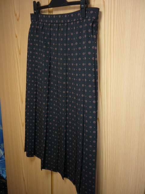 R52*23 district * size 40[ long / pleated skirt ] dark gray series color * commodity details is chronicle writing .**