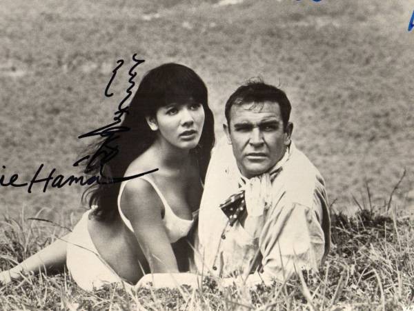 1967年007は二度死ぬ ショーン・コネリー 浜 美枝 サインフォト_『007』シリーズ映画第5作