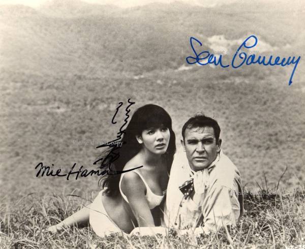 1967年007は二度死ぬ ショーン・コネリー 浜 美枝 サインフォト_キッシー鈴木とジェームズ・ボンド