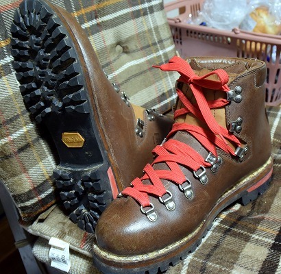 春のコレクション スイス／Raichle社製　総皮革登山靴 サイズ　８ 1/2 Ｍ　１２９２－６１　新品同様 26.0cm