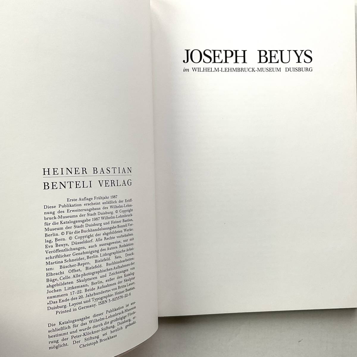  трудно найти редкость старинная книга Josef voice . страна сборник произведений альбом с иллюстрациями 1987 JOSEPH BEUYS in WILHELM-LEHMBRUCK-MUSEUM DUISBURG настоящее время изобразительное искусство темно синий временный 
