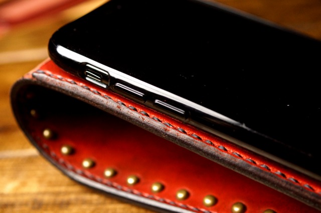 ハンドメイド サドルレザー iPhone X ケース ビンテージ染めバー ハンドメイド サドルレザー iPhone X ケース ビンテージ染めバー