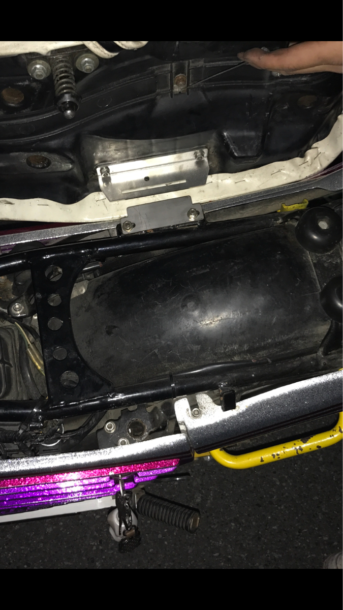 CBX400F 550F ワンタッチ脱着式シート金具 三段シート 旧車 族車 CBX400F 550F ワンタッチ脱着式シート金具 三段シート 旧車 族車