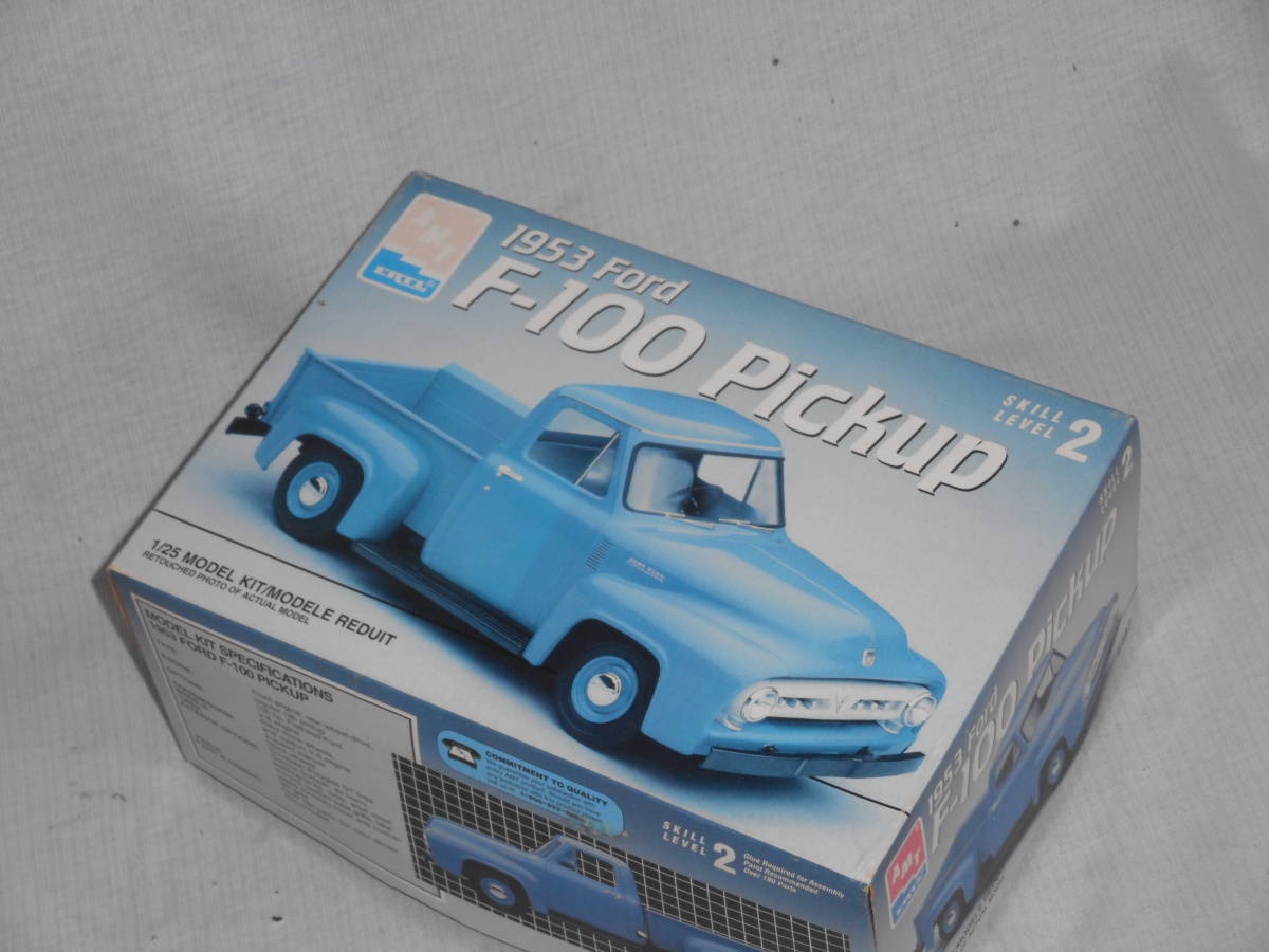 古いプラモ フォード F100 ピックアップトラック１９５３年 1/25 ERTL 