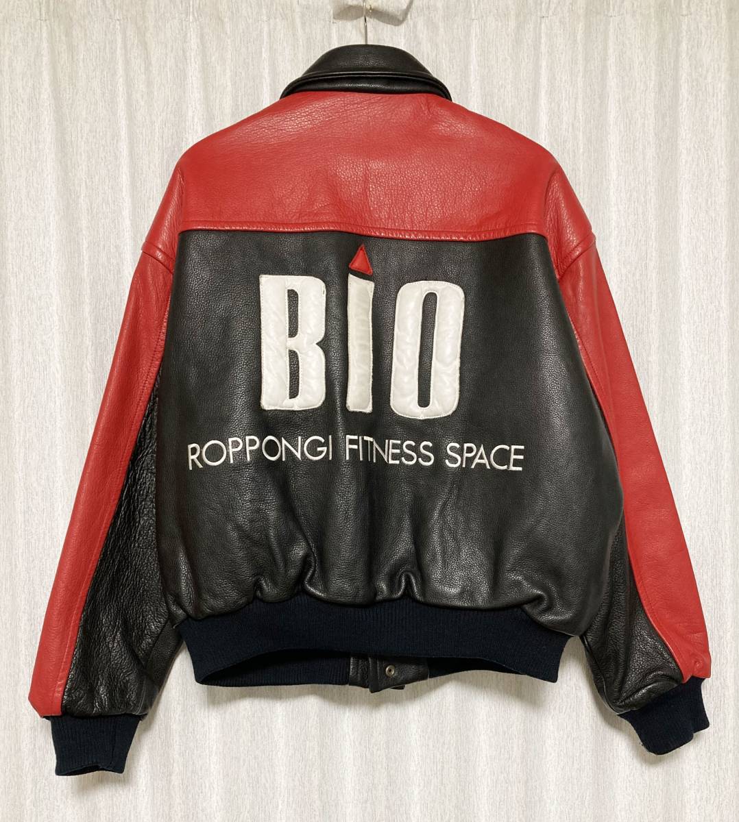 [80s BIO] ROPPONGI FITNESS SPACE バックロゴ スタジャン レザージャケット F ブラックレッド 牛皮 肩パッド 80年代 ブラック バイオ