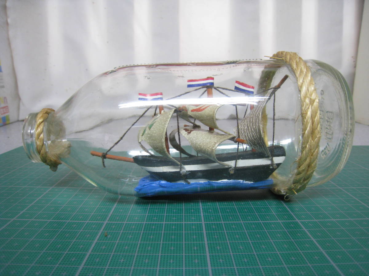 ボトルシップ　19㎝ｘ8㎝　ガラス工芸　帆船　インテリア　ディスプレイ　台座なし_画像2