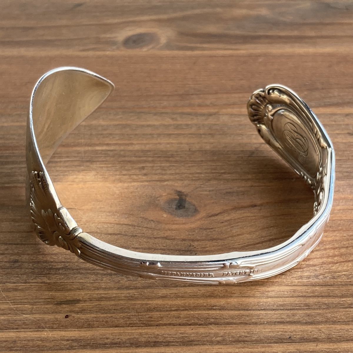 Tiffany & Co. ティファニー Old French アンティーク スプーン バングル 金メッキ 銀メッキ メンズ レディース 銀食器 カトラリー 1点物 Tiffany & Co. ティファニー Old French アンティーク スプーン バングル 金メッキ 銀メッキ メンズ レディース 銀食器 カトラリー 1点物
