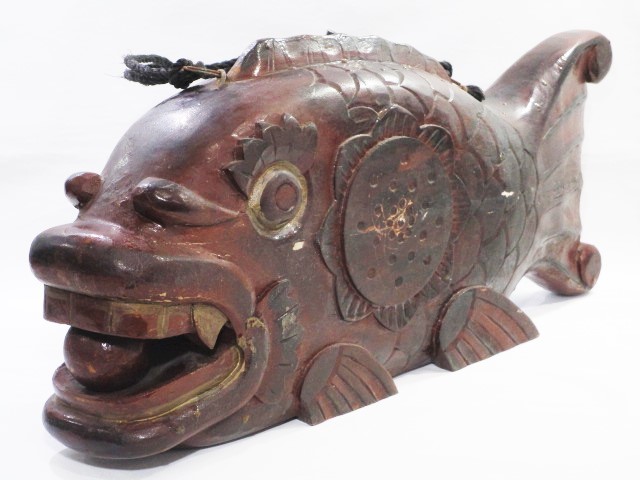 時代 魚板 魚鼓 木彫 咥え玉 木製 打鯉板 木魚 鳴り物 仏教美術 古道具 【F031202S】_画像1