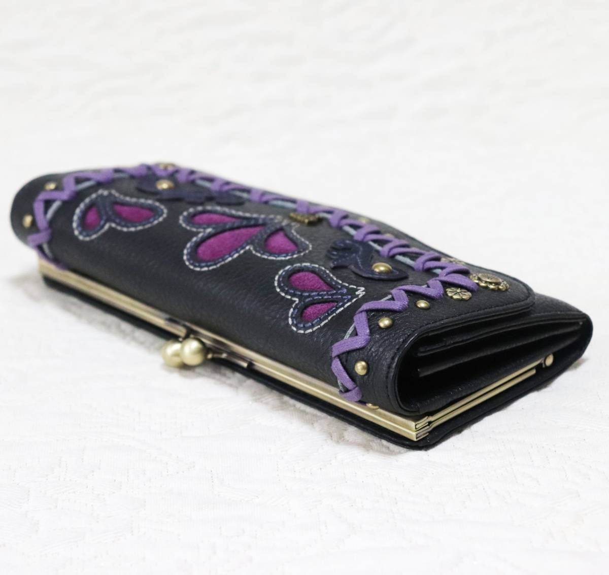 31 900円新品訳箱付き【ANNA SUI アナスイ】本革 ボニー 口金 31 900円新品訳箱付き【ANNA SUI アナスイ】本革 ボニー 口金
