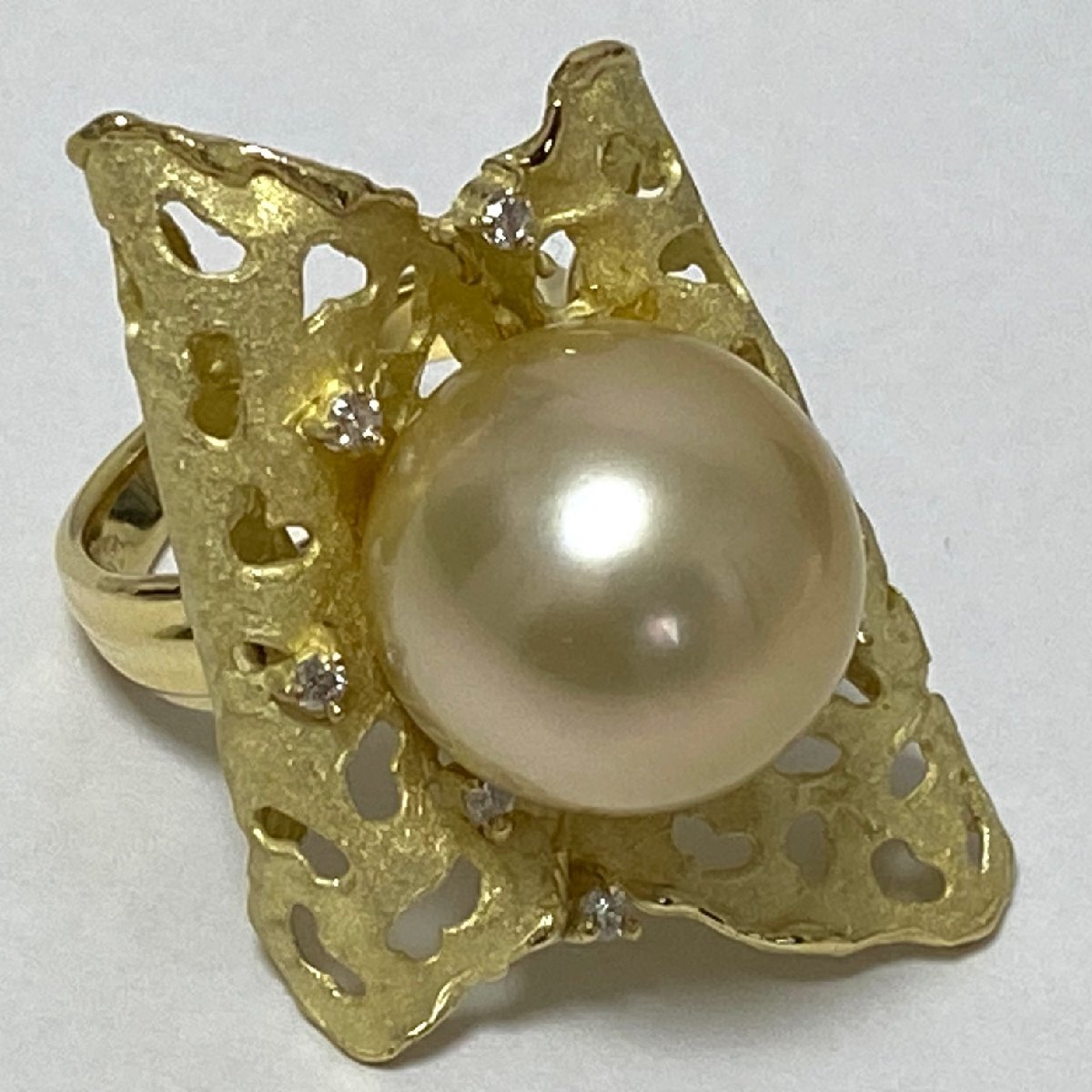 海外 正規品】 茶金色12.5ミリ白蝶真珠 18金ダイヤモンド(0.24ct