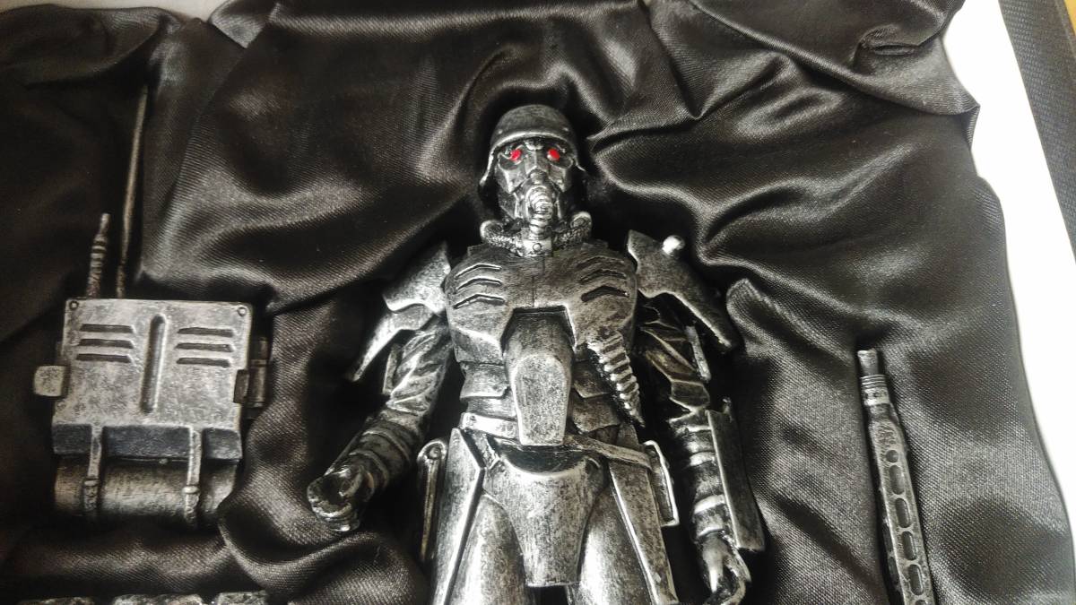 人狼 フィギュア 首都警特機隊突入隊員 92式特殊装甲服 人狼 フィギュア 首都警特機隊突入隊員 92式特殊装甲服