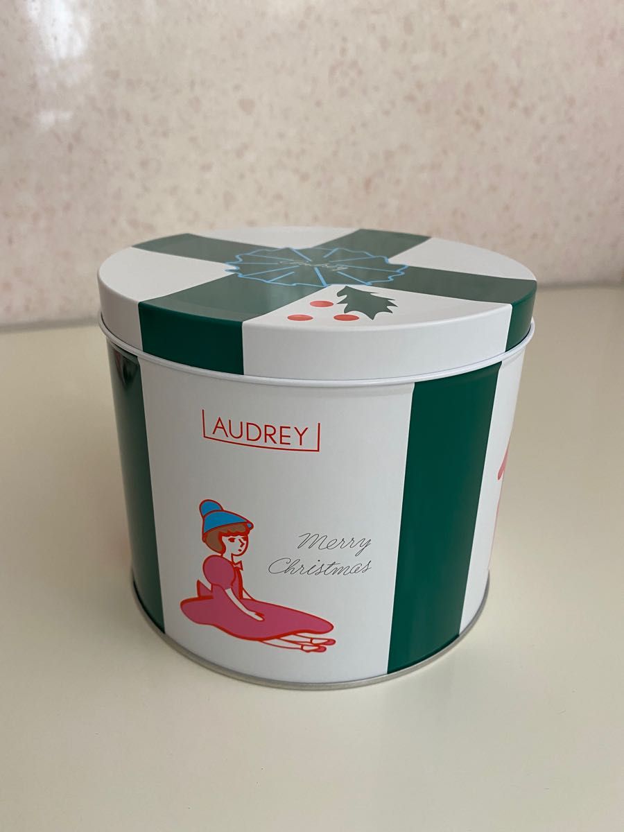 AUDREY（オードリー）クリスマスBOX 缶＆バニティポーチ
