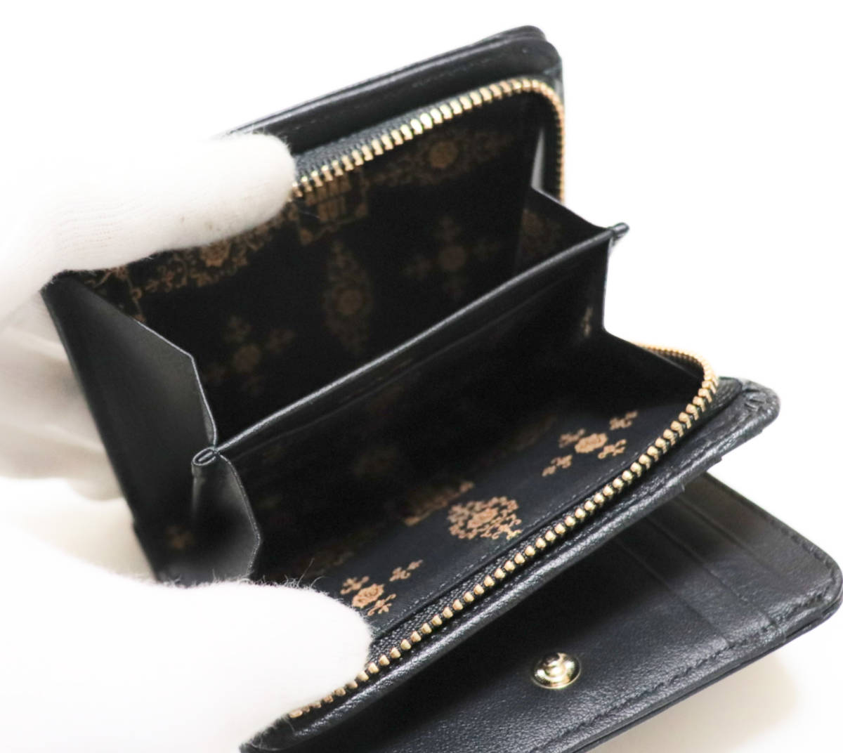 アナスイ》新品 可愛いネコちゃんモチーフ 上質レザー 2つ折り アナスイ》新品 可愛いネコちゃんモチーフ 上質レザー 2つ折り