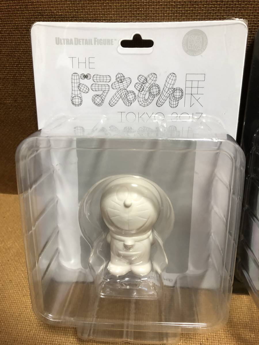 THE ドラえもん展 TOKYO 2017 UDFフィギュア 黒 白 メディコムトイ THE ドラえもん展 TOKYO2017 UDF ブラック
