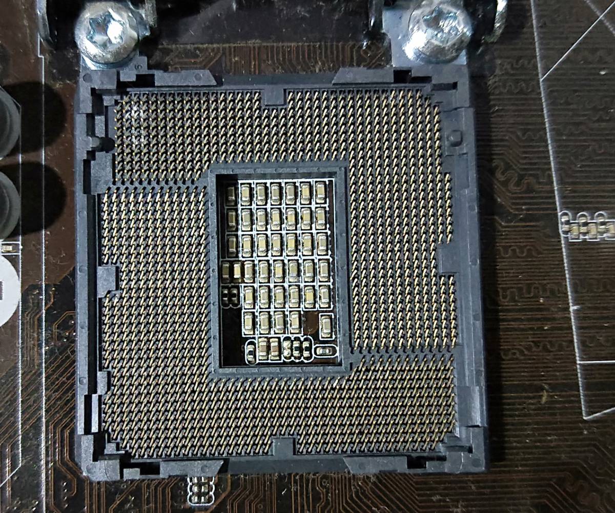 【中古パーツ】BIOS確認のみ、ASROCK B85M マザーボード ＩＯパネル付 LGA1150 ■MB1928_画像3