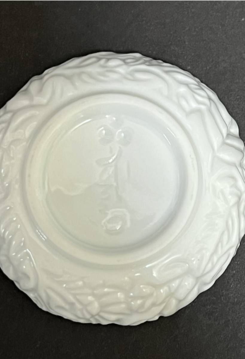 SALE/63%OFF】 平戸焼 十五代 中里茂右衛門造 白磁 白蛇小判香合 共箱
