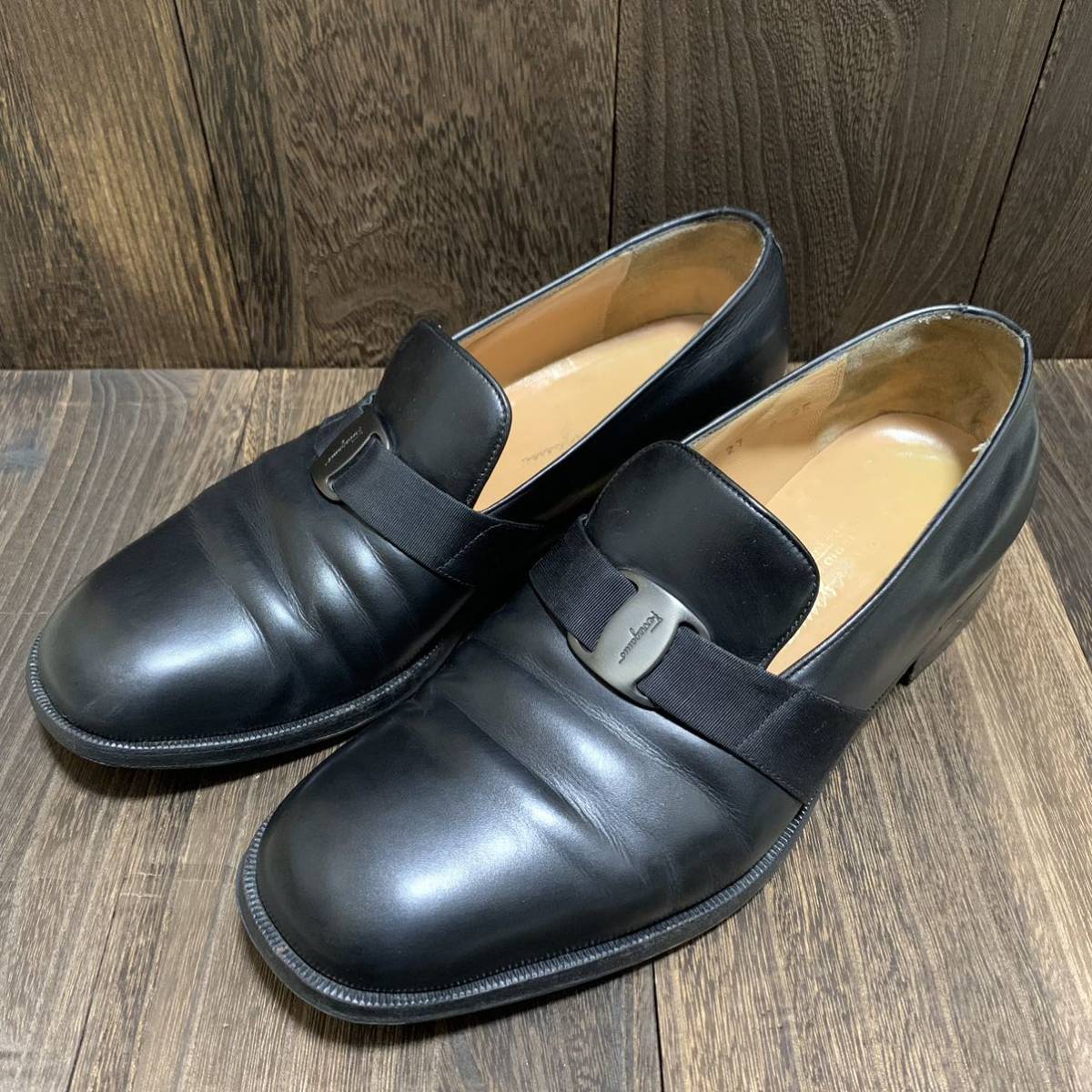 品質満点 黒 ブラック ヴァラ レザー ローファー 革靴 サルヴァトーレフェラガモ 8EE プレーントゥ レザーシューズ Ferragamo