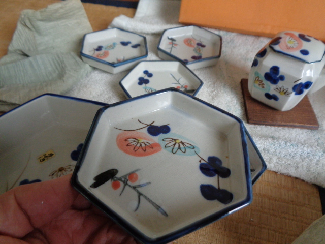  керамика солености tsukemono тарелка комплект - большая тарелка 1 листов & маленькая тарелка 5 листов & соевый соус разница ./. красные цветы сливы / в коробке не использовался товар - товары долгосрочного хранения 