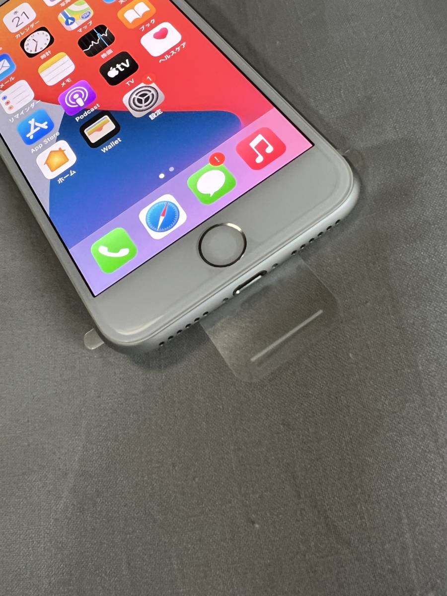 新品未使用 SIMフリー iPhone8 256GB Silver シルバー Apple Store版 バッテリー100% 本体のみ_画像3