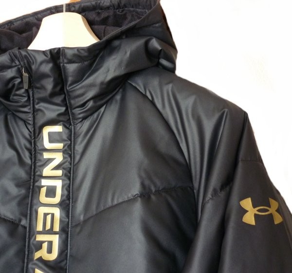 新品未使用◆送料無料●(L)アンダーアーマー UNDERARMOUR 黒中綿ジャンパー/撥水加工/定価12100円_画像4