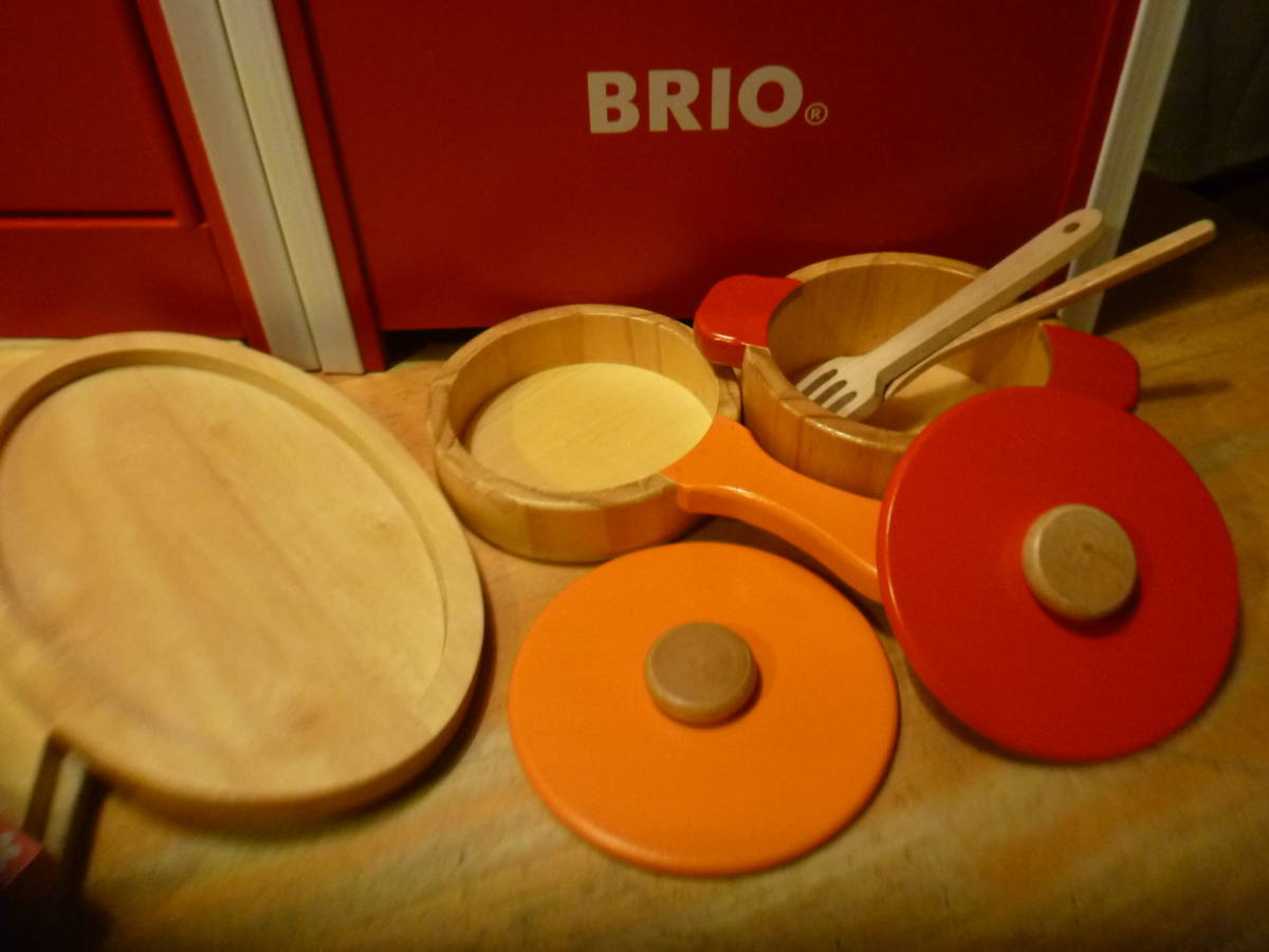 BRIO 木製のシンクや電磁調理器と食材や調理器具のセット (ままごと