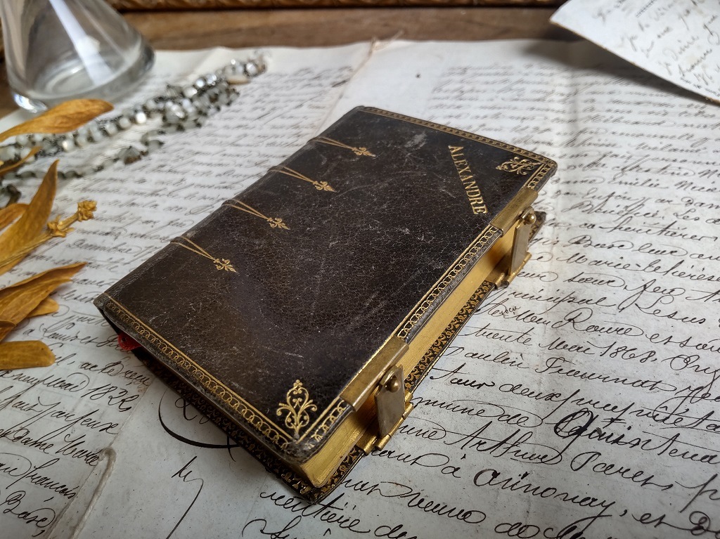 フランスアンティーク 洋書 革 古本ブック 聖書 レリーフ装飾付き 止め具付き 19世紀