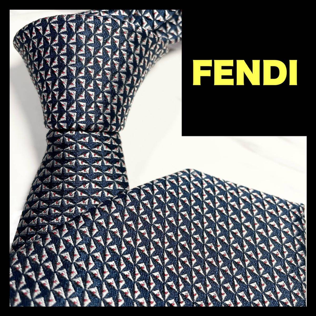 一番人気物 美品 FENDI ネクタイ ロゴ 紺色 カジュアル 豪華 高級感