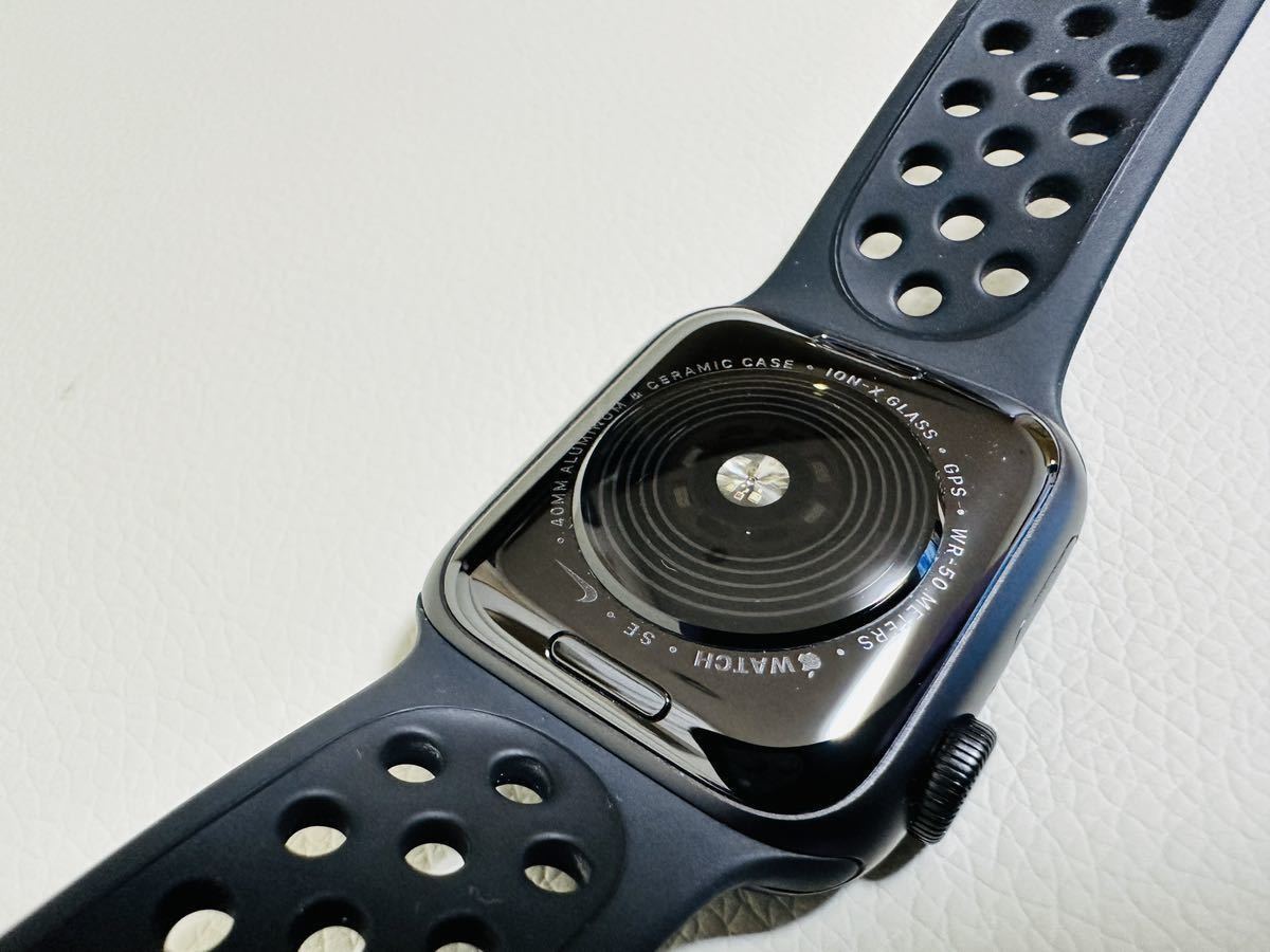 スマホアクセサリー その他 美品 Apple Watch Nike SE（GPSモデル） 40mmスペースグレイアルミニウム/ブラックNikeスポーツバンド MYYF2J/A  （第1世代）