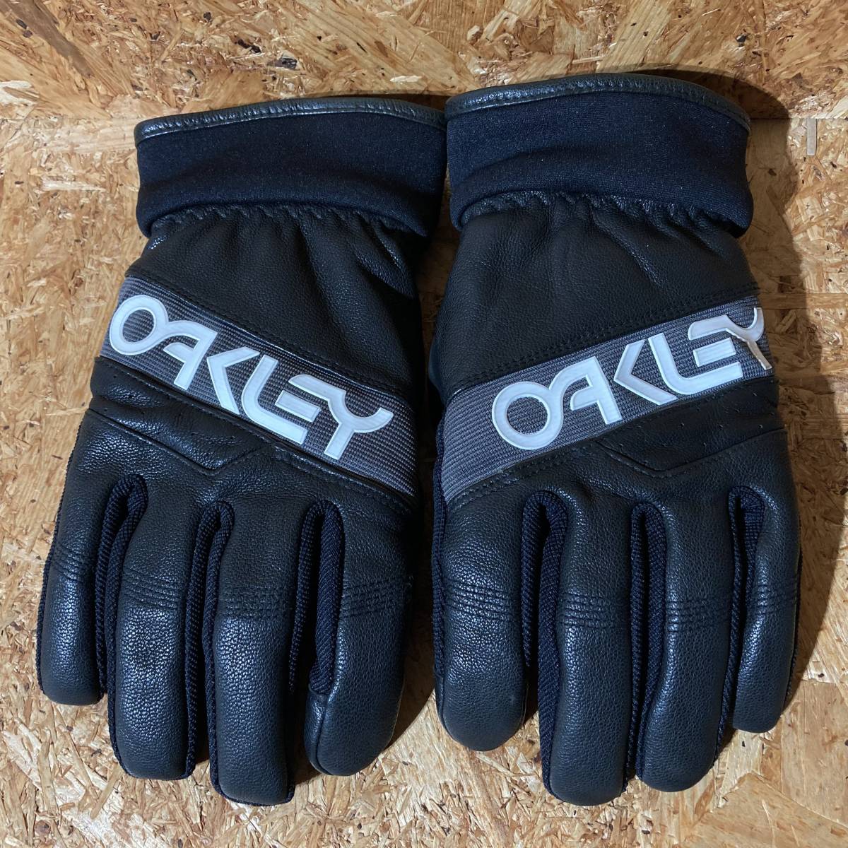返品送料無料】 OAKLEY バイク スキー スノボ Thinsulate 3M やぎ革