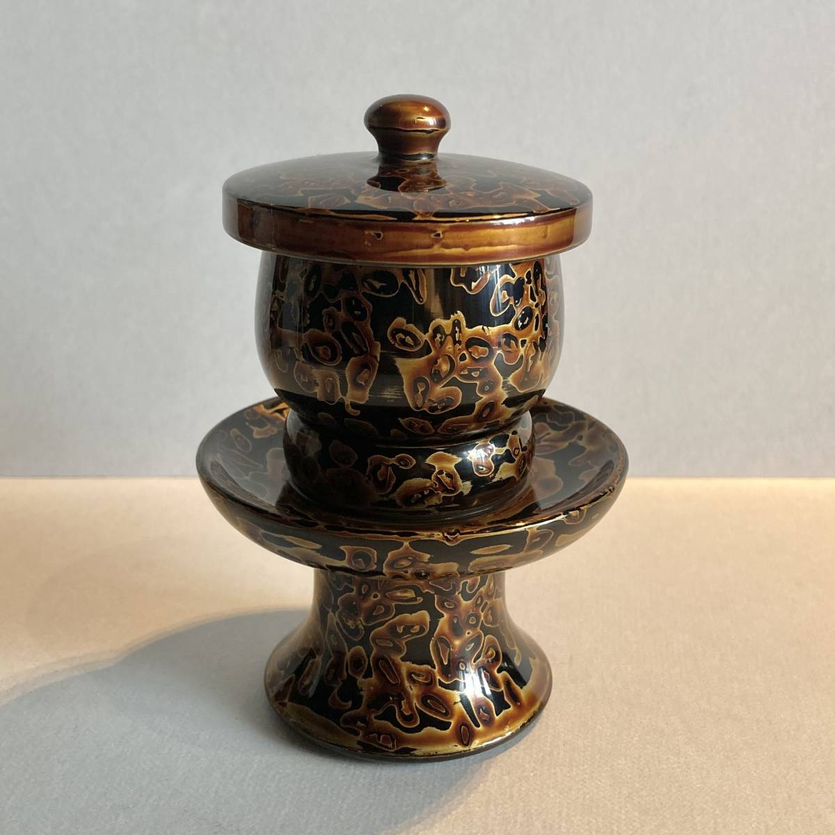 【未使用】高級　木製　椀付茶湯器　本金和付　金虫　2.5寸　高11cm　仏具