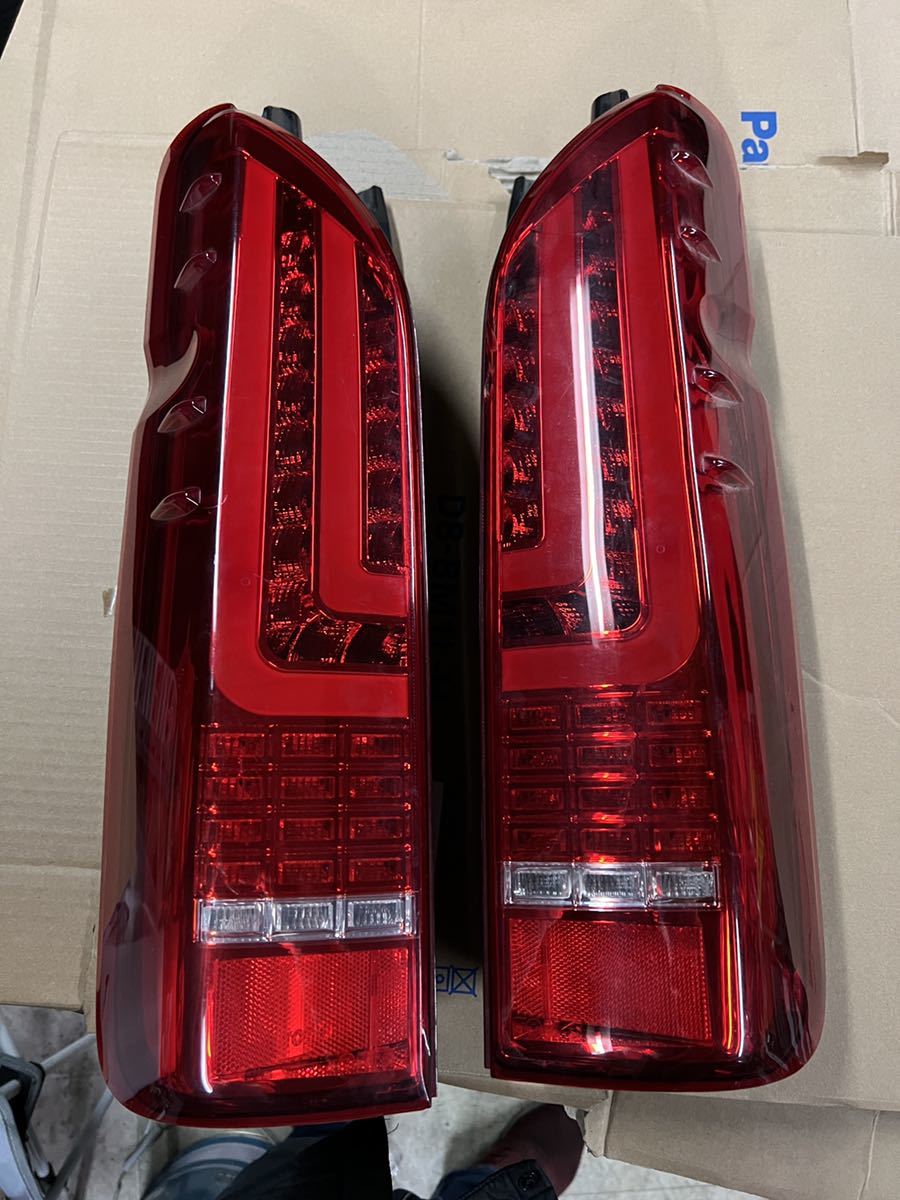 ヤフオク! - トムスLEDテールランプ 200系ハイエース 破れあり。点...