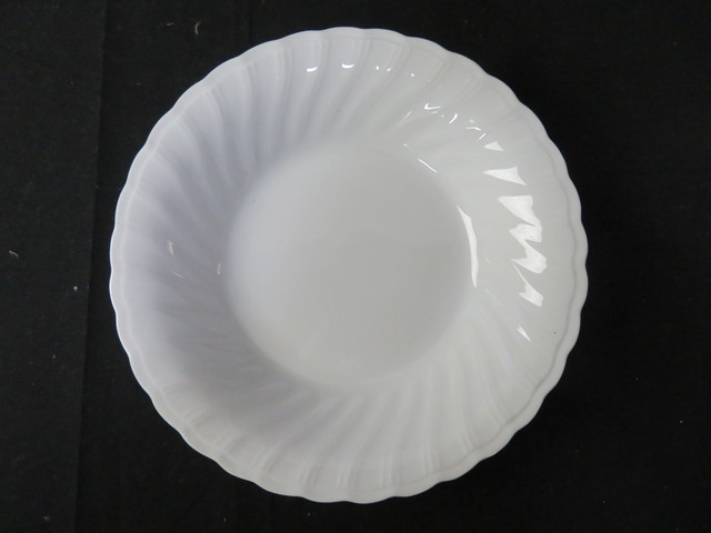 N①17 スープ皿 10枚 白い皿 カレー皿 大皿 シンプル ホワイト 洋食器 プレート 直径約23cm 深さ約4cm 美品 保管品の画像2