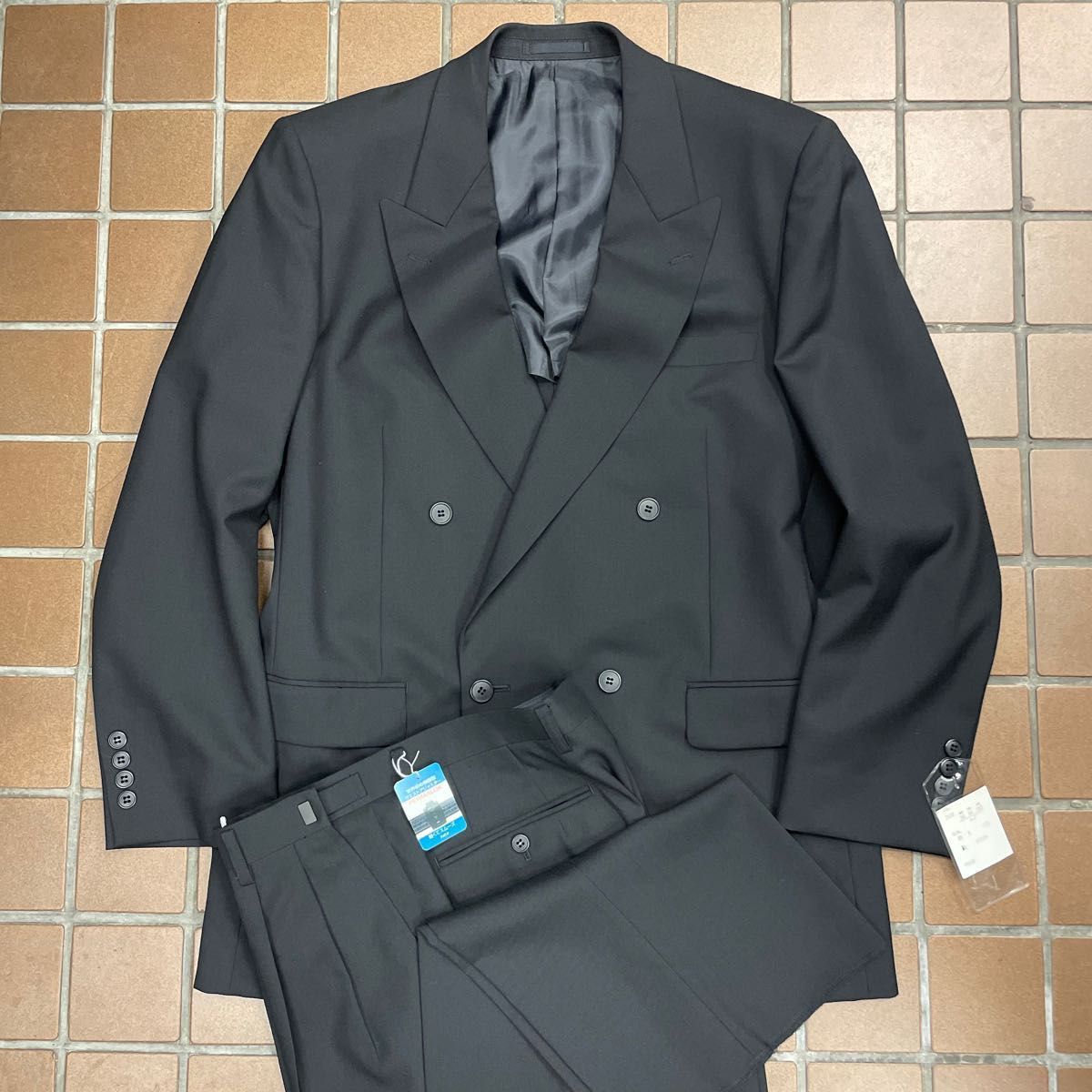 新品未使用　激安　ダブルスーツ　セットアップ　礼服　BE3  L ブラック　黒★アジャスター付 フォーマルスーツ 喪服 冠婚葬祭