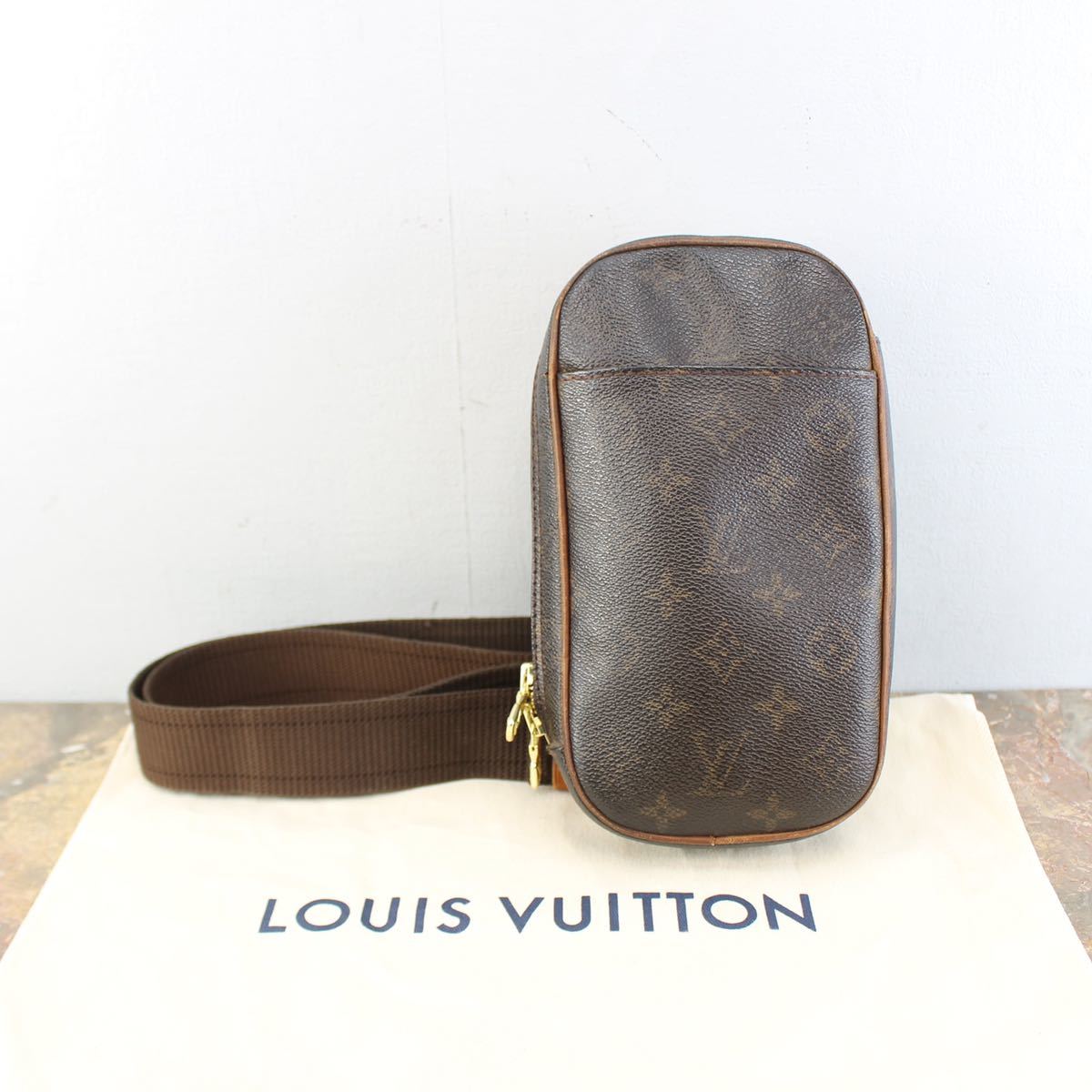 LOUIS VUITTON M51870 CA0010 MONOGRAM PATTERNED BODY BAG MADE IN