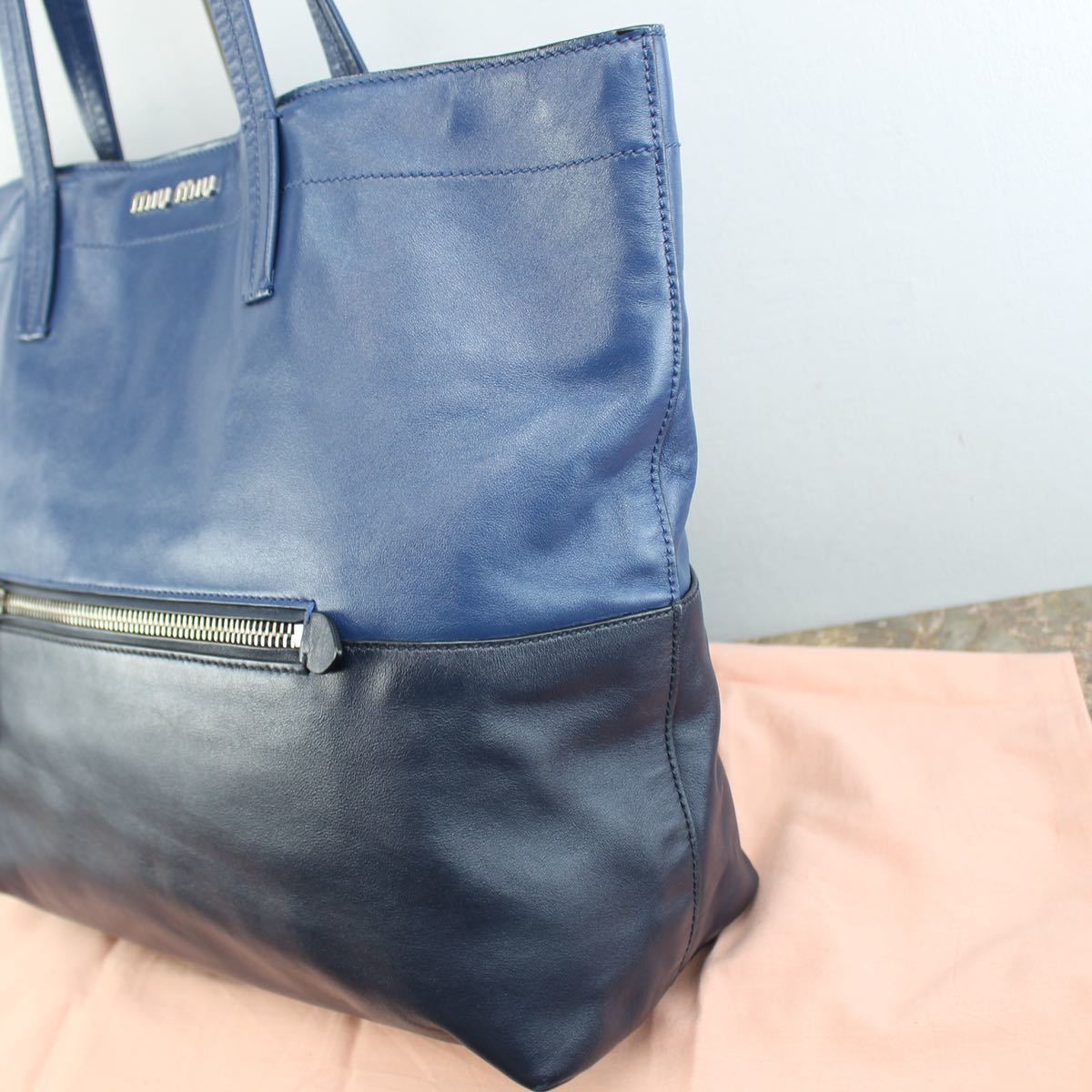 ショップニュース一覧 MIU MIU LOGO BICOLOR LEATHER TOTE BAG/ミュウ