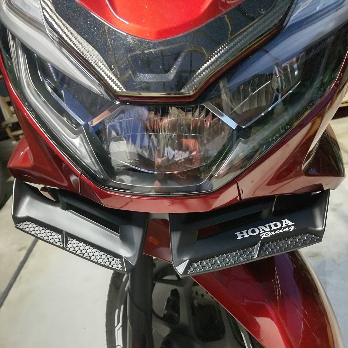 本店 新型PCX JK05KF47 デビル フロントウィングレット白 赤 黒