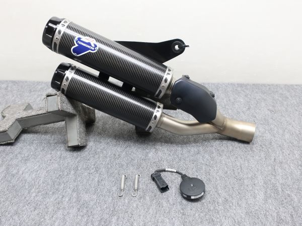 モンスター M821 テルミニョーニ ステン/カーボン スリップオン テルミ
