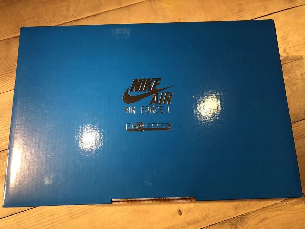 話題の行列 AIR FORCE 1 30周年記念 NIKE LUNAR FORCE 1 ベアブリック