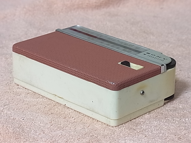 SONY 【TR-714】 電源は入ります ラジオ受信します 分解・整備 SONY 【TR-714】 電源は入ります ラジオ受信します 分解・整備