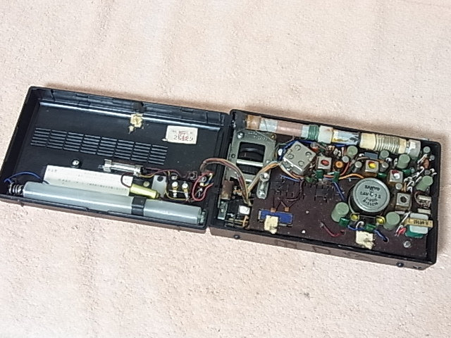 三洋電機 SANYOI 【8S-P25】 AM/SW 50年経過したラジオ希少 分解 三洋電機 SANYOI 【8S-P25】 AM/SW 50年経過したラジオ希少 分解