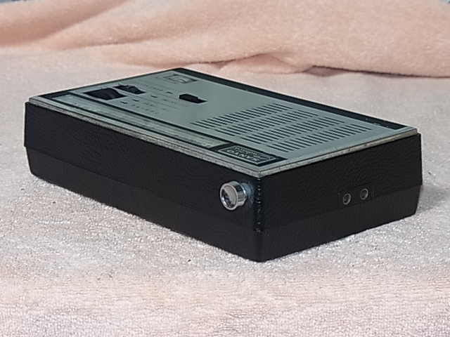 三洋電機 SANYOI 【8S-P25】 AM/SW 50年経過したラジオ希少 分解 三洋電機 SANYOI 【8S-P25】 AM/SW 50年経過したラジオ希少 分解