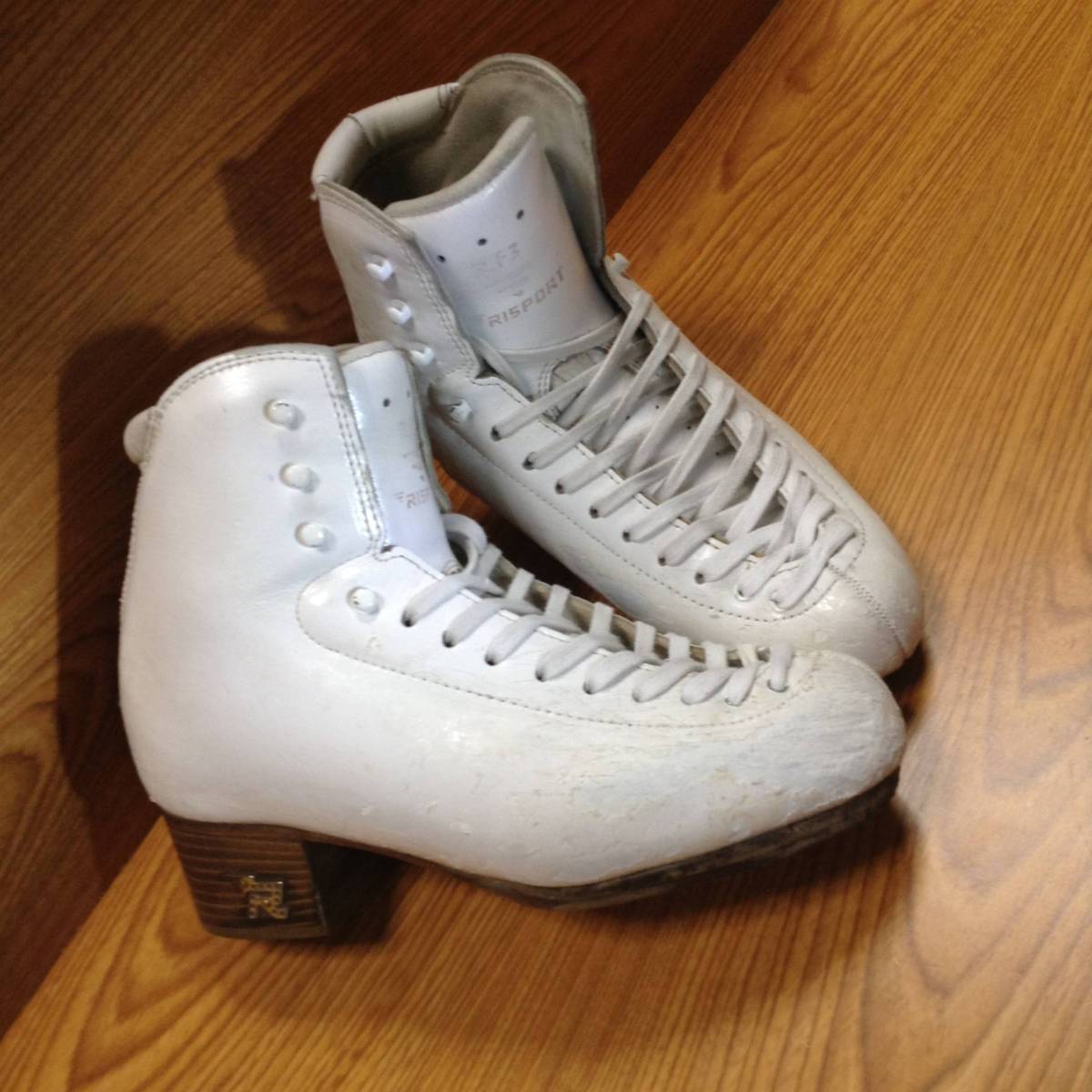 11900円 【代引き不可】 フィギュアスケート靴リスポートRF4 240新品未使用